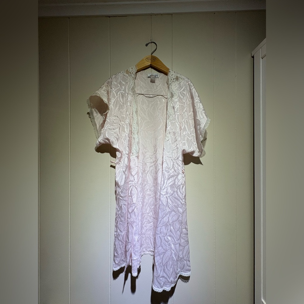 Vintage light pink satin kimono robe lace small no belt